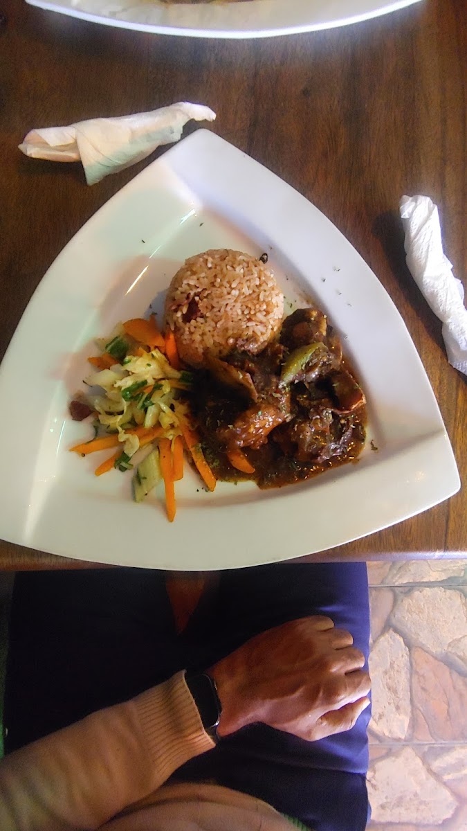 Pinyatas Lounge Restaurant, Bar & Jerk Center-10