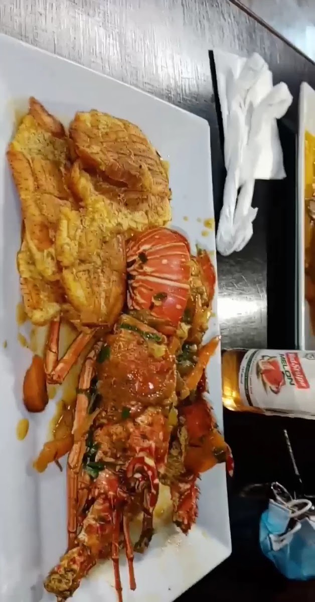 Pinyatas Lounge Restaurant, Bar & Jerk Center-2