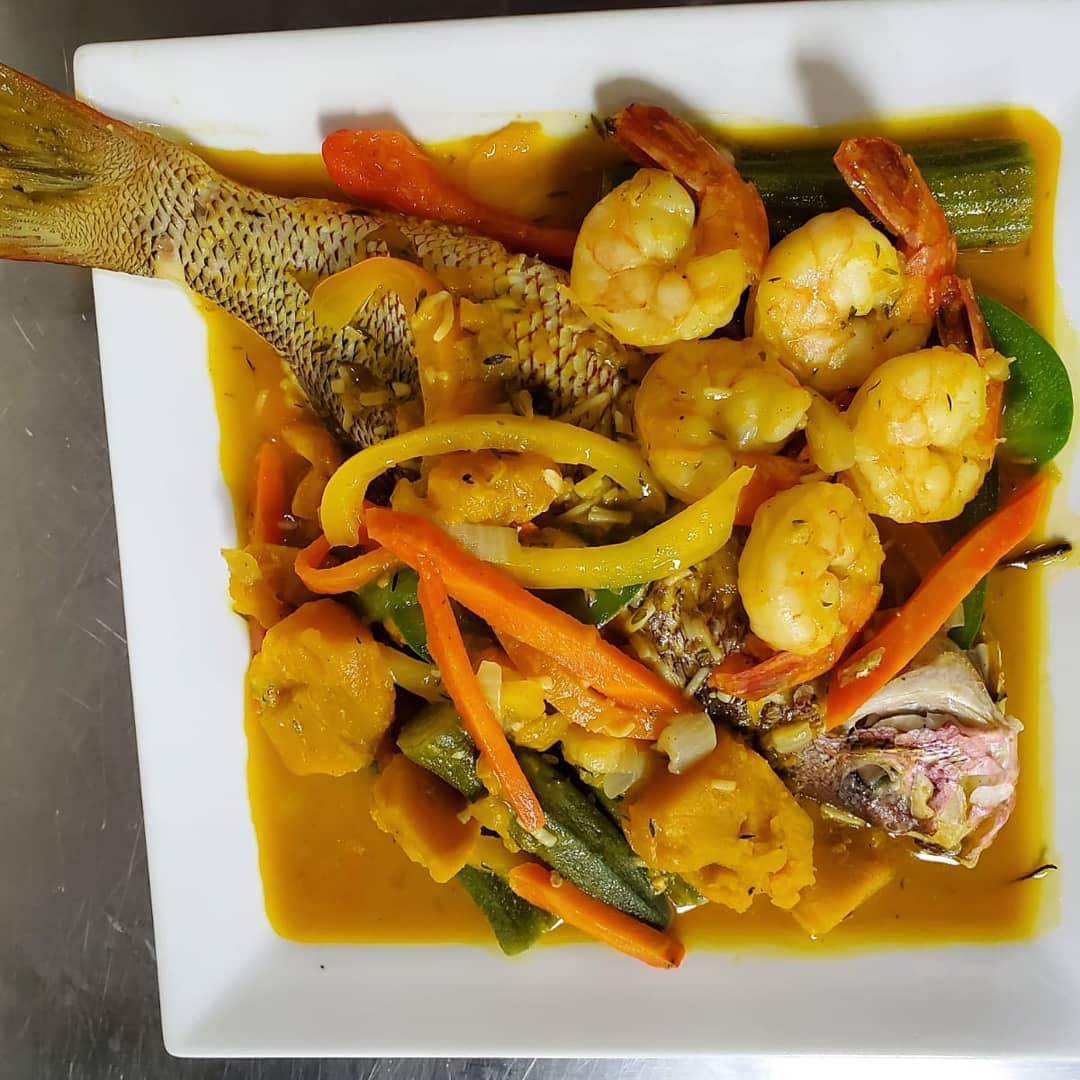 Pinyatas Lounge Restaurant, Bar & Jerk Center-3