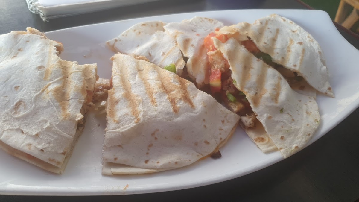 Pinyatas Lounge Restaurant, Bar & Jerk Center-8