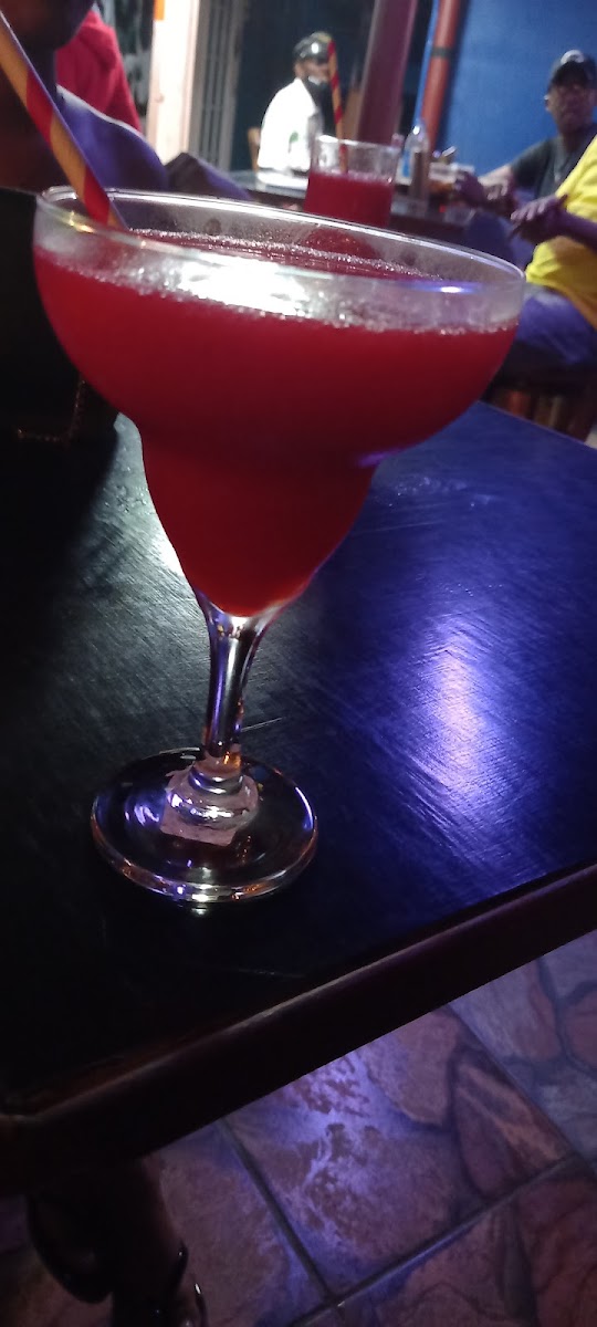 Pinyatas Lounge Restaurant, Bar & Jerk Center-9